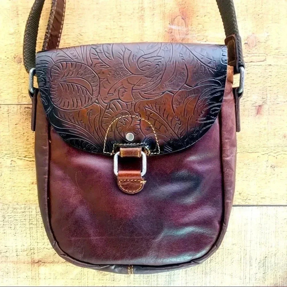 NWOT Jack Georges Voyager Horseshoe Savio Collection Crossbody - Picture 2 of 6